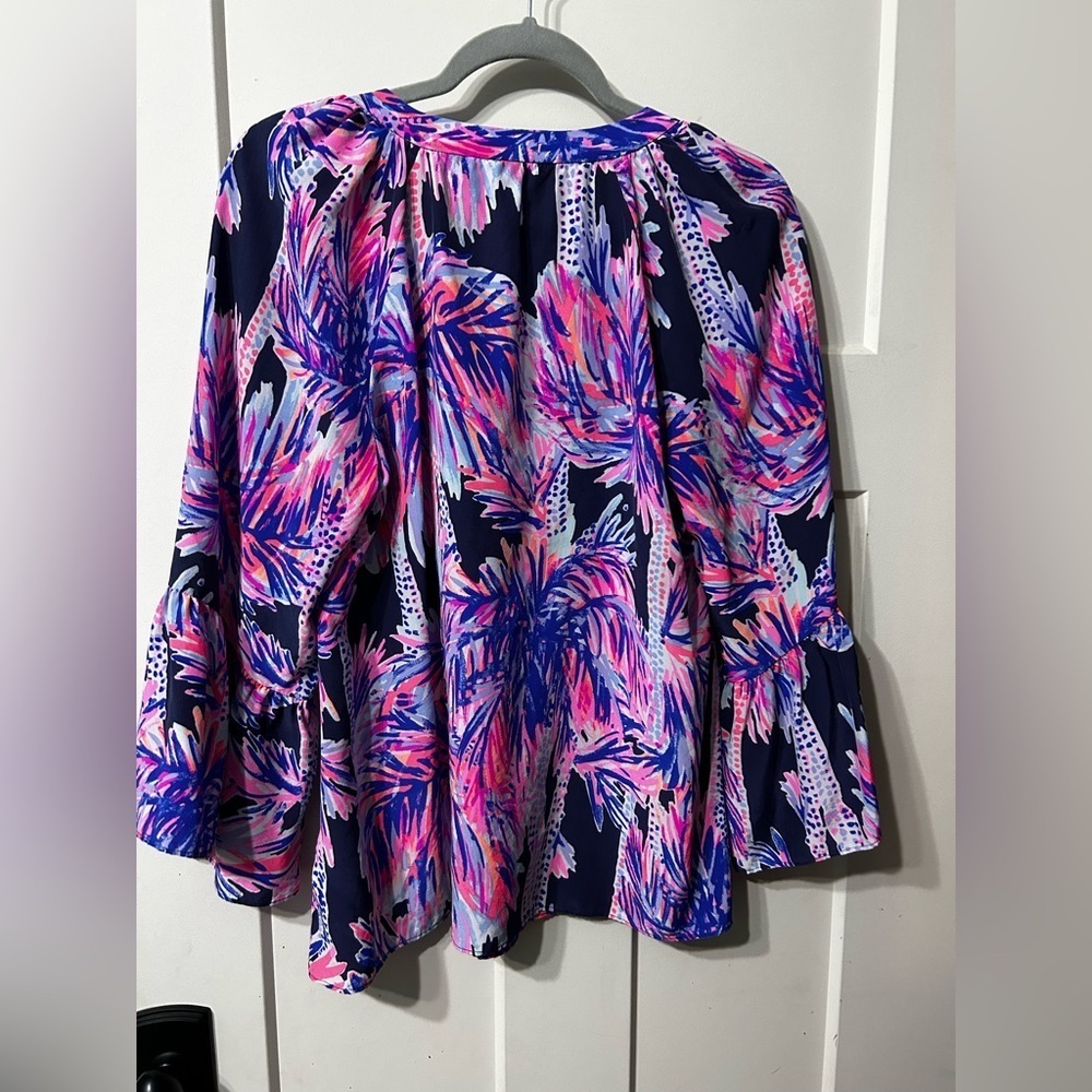 Lilly Pulitzer Matilda Bright Pink & Navy palms Tropical Blouse 💯 Silk - Picture 5 of 5